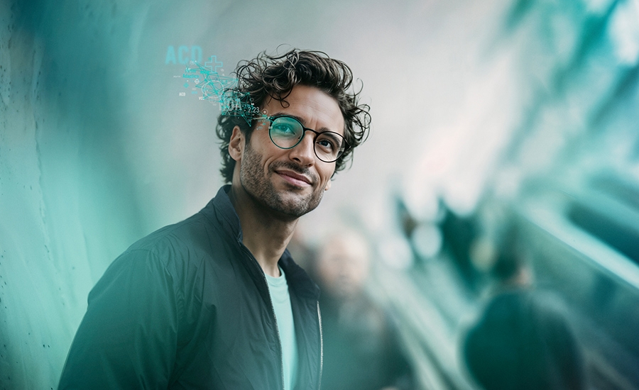 Mann trägt Brille mit B.I.G. NORM Brillengläsern von Rodenstock