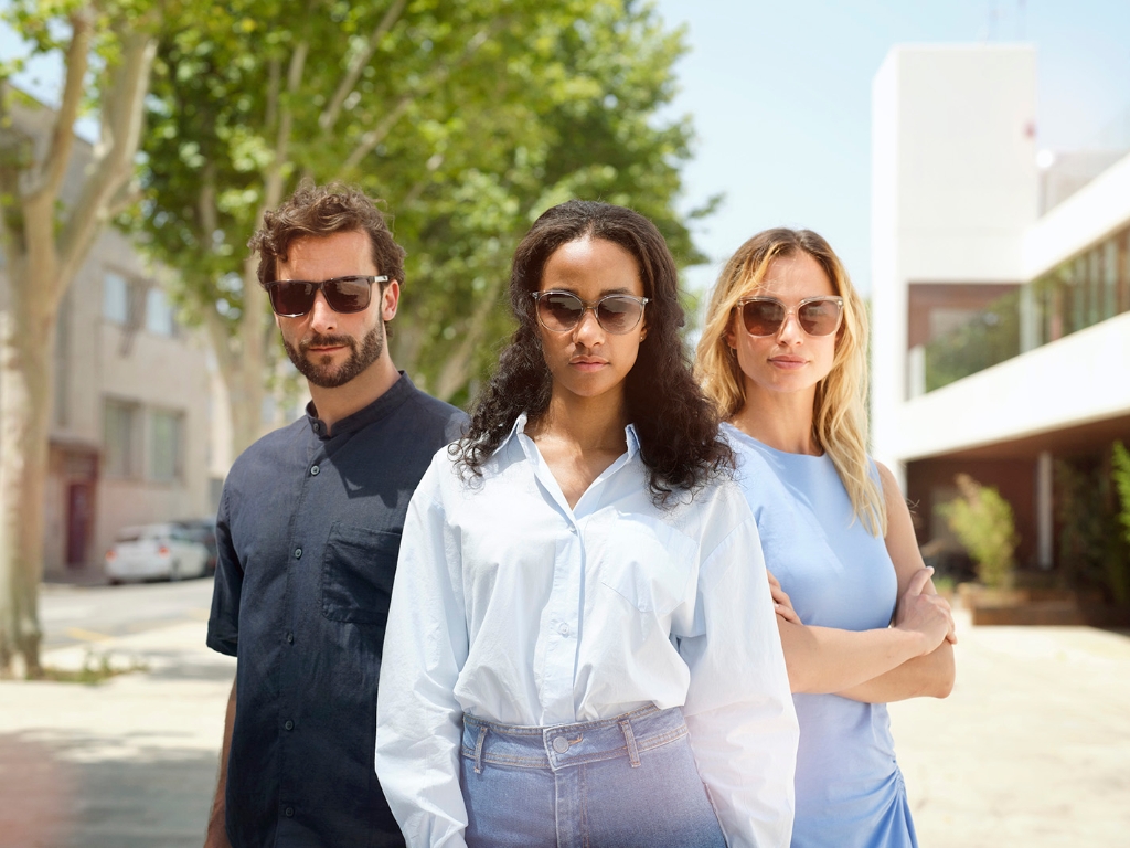 Zwei Frauen und ein Mann mit Rodenstock Sonnenbrillen